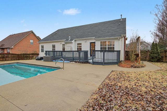 1030 Oakhall Dr, Mount Juliet, TN 37122