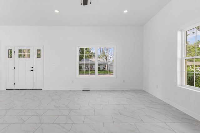 409 E Buckner Street, Tuscola, IL 61953