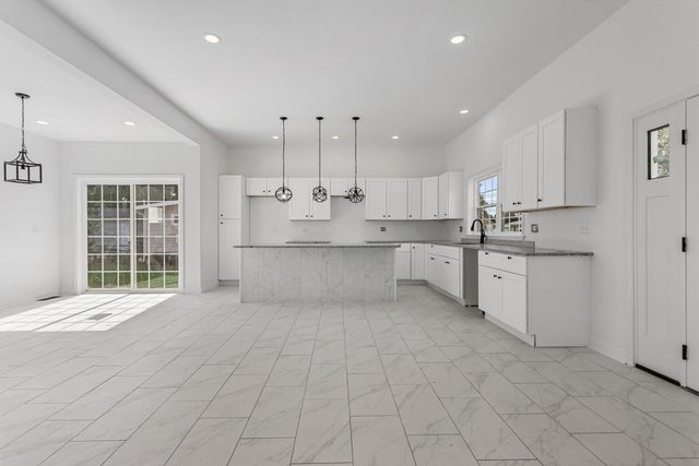 409 E Buckner Street, Tuscola, IL 61953