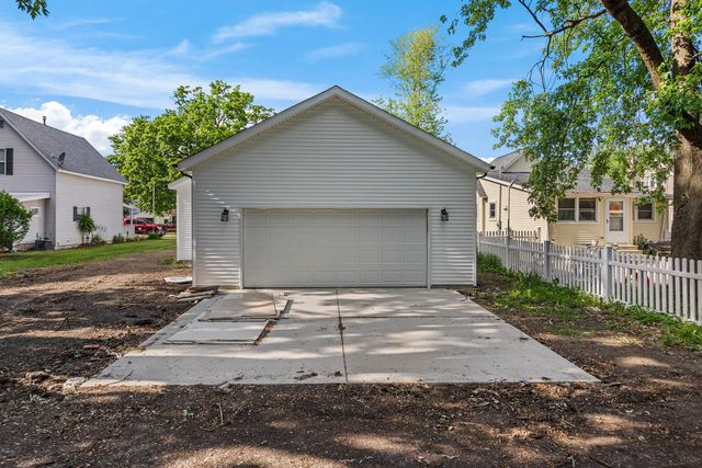 409 E Buckner Street, Tuscola, IL 61953