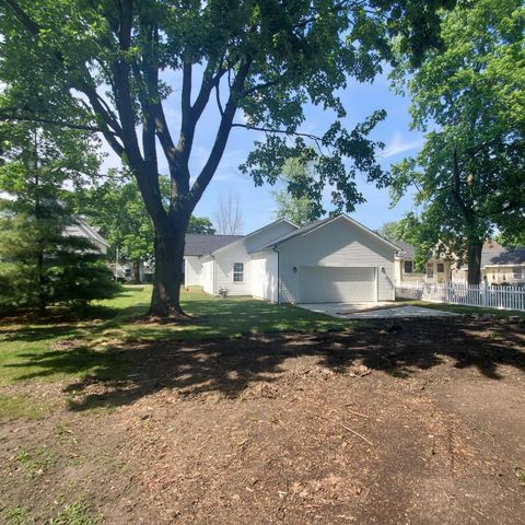 409 E Buckner Street, Tuscola, IL 61953