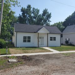 409 E Buckner Street, Tuscola, IL 61953