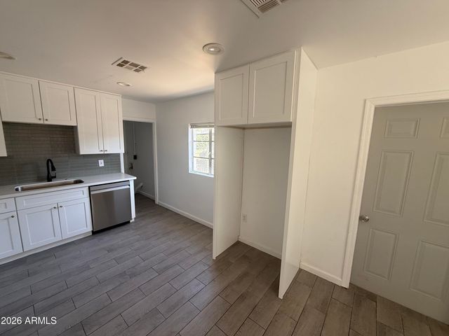 8033 N 29TH Drive, Phoenix, AZ 85051