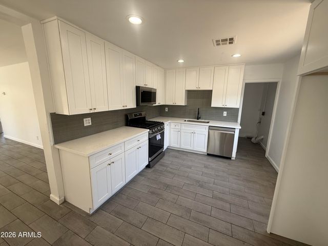 8033 N 29TH Drive, Phoenix, AZ 85051
