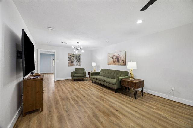 13184 Trail Hollow Drive 3184, Houston, TX 77079