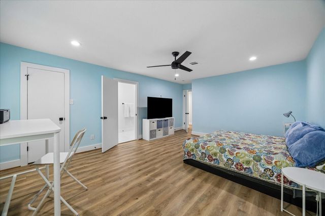 13184 Trail Hollow Drive 3184, Houston, TX 77079