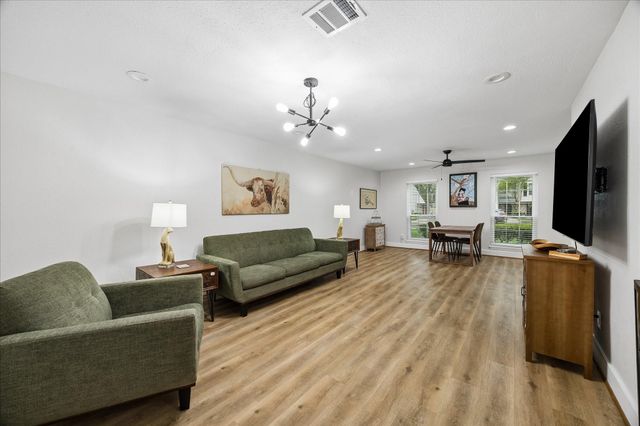 13184 Trail Hollow Drive 3184, Houston, TX 77079