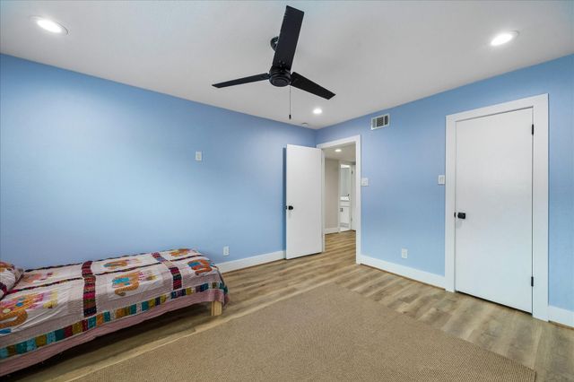 13184 Trail Hollow Drive 3184, Houston, TX 77079