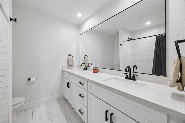 13184 Trail Hollow Drive 3184, Houston, TX 77079