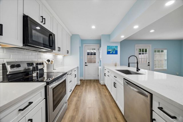 13184 Trail Hollow Drive 3184, Houston, TX 77079