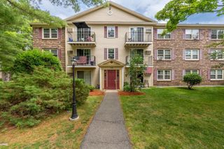 2 Autumn Leaf Dr Apt 15, Nashua, NH 03060