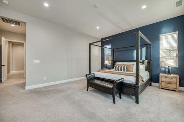 598 Crescent Lane, Madera, CA 93636