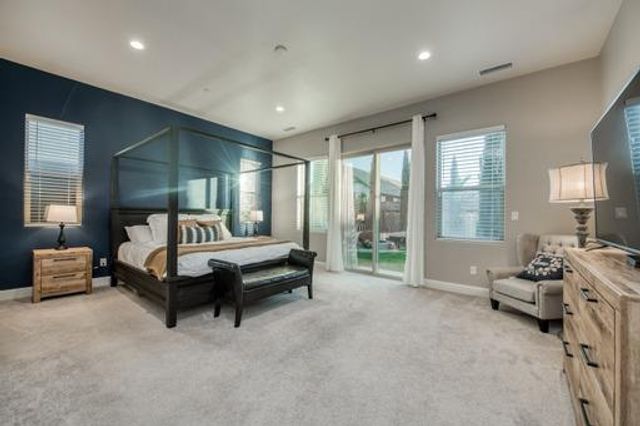 598 Crescent Lane, Madera, CA 93636