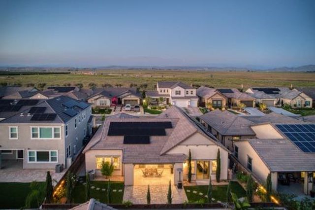 598 Crescent Lane, Madera, CA 93636