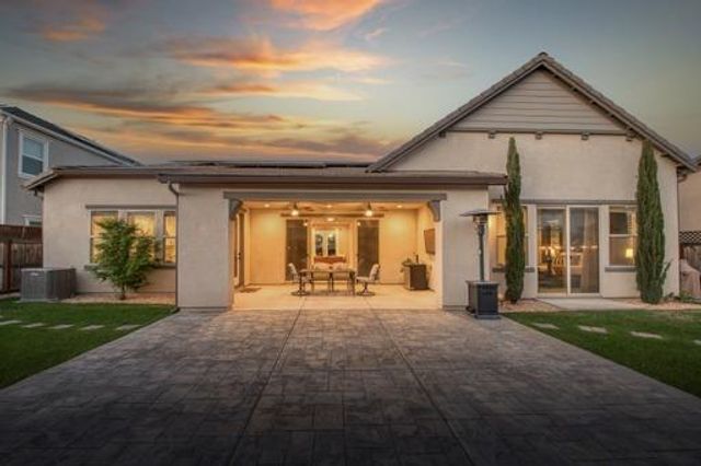 598 Crescent Lane, Madera, CA 93636