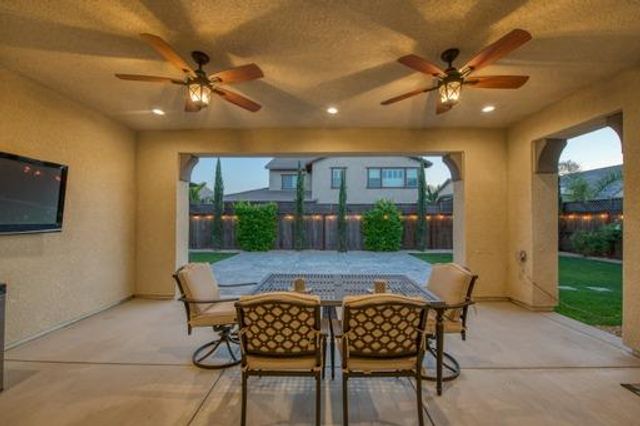 598 Crescent Lane, Madera, CA 93636