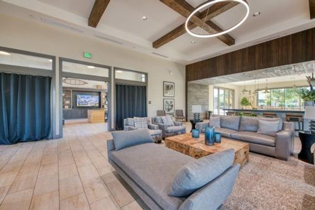 598 Crescent Lane, Madera, CA 93636