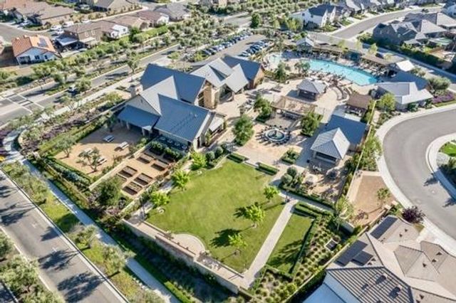 598 Crescent Lane, Madera, CA 93636