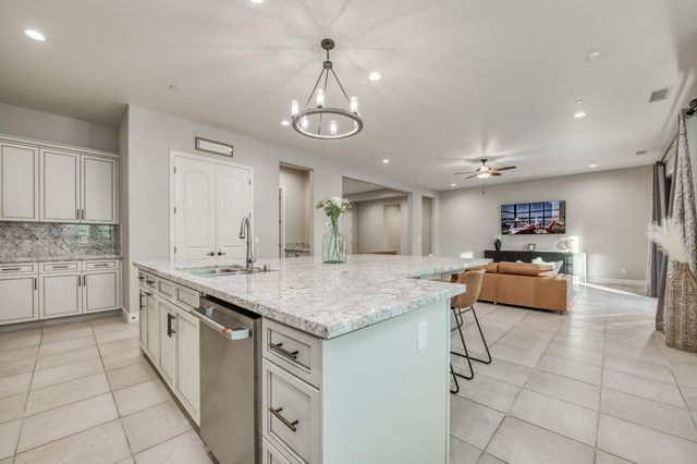 598 Crescent Lane, Madera, CA 93636