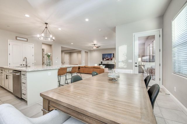598 Crescent Lane, Madera, CA 93636