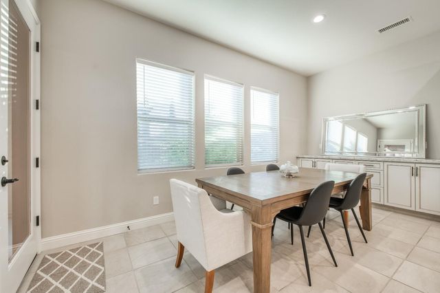 598 Crescent Lane, Madera, CA 93636