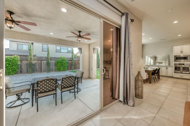 598 Crescent Lane, Madera, CA 93636