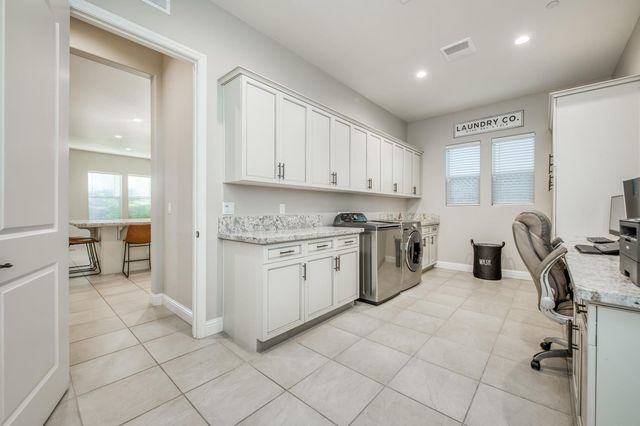598 Crescent Lane, Madera, CA 93636