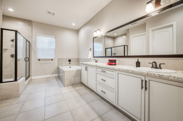598 Crescent Lane, Madera, CA 93636