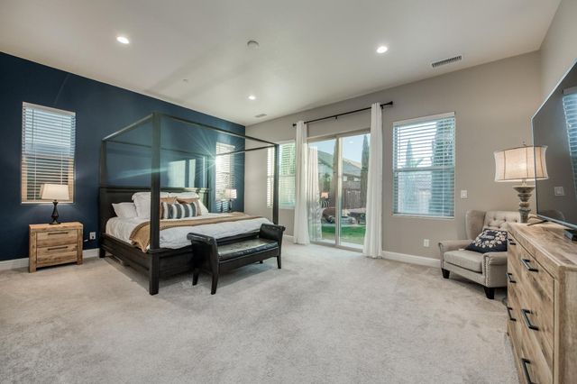 598 Crescent Lane, Madera, CA 93636