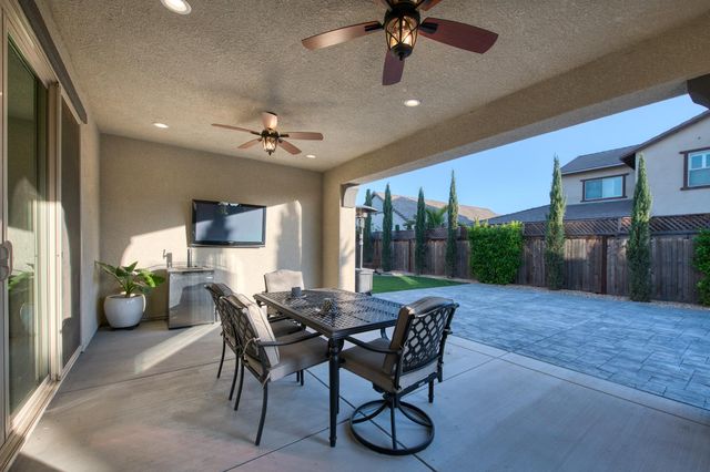 598 Crescent Lane, Madera, CA 93636