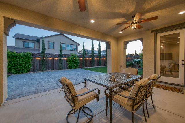 598 Crescent Lane, Madera, CA 93636