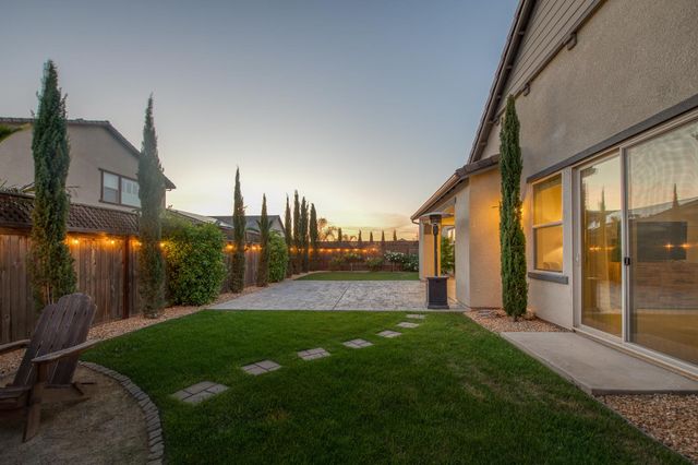 598 Crescent Lane, Madera, CA 93636