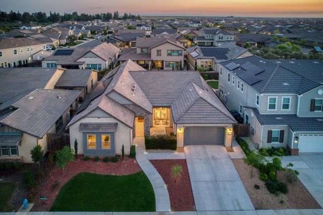 598 Crescent Lane, Madera, CA 93636