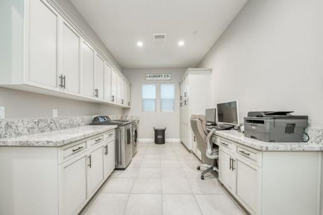 598 Crescent Lane, Madera, CA 93636