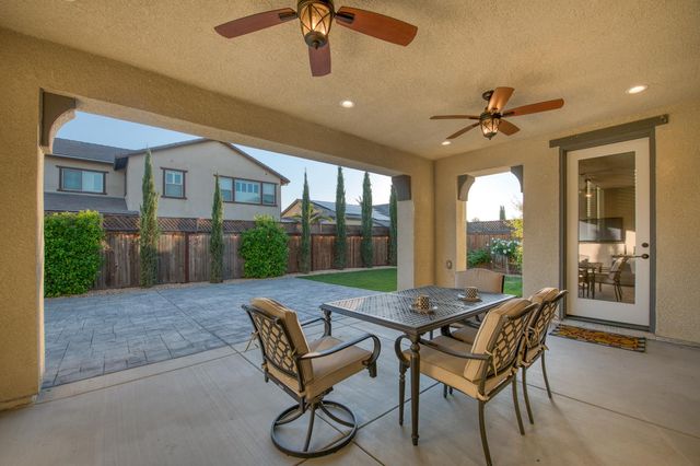 598 Crescent Lane, Madera, CA 93636