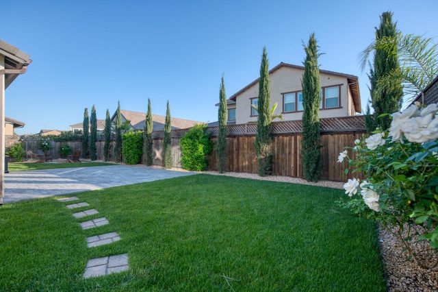 598 Crescent Lane, Madera, CA 93636