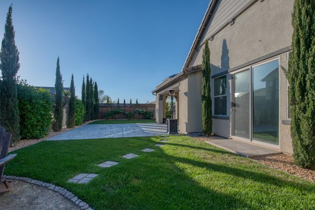 598 Crescent Lane, Madera, CA 93636