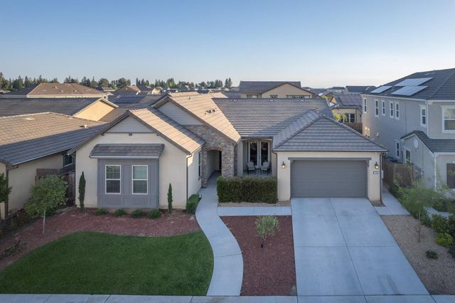 598 Crescent Lane, Madera, CA 93636