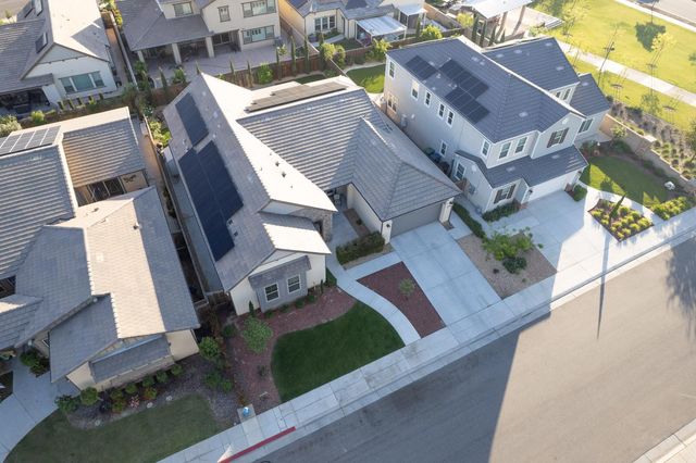 598 Crescent Lane, Madera, CA 93636