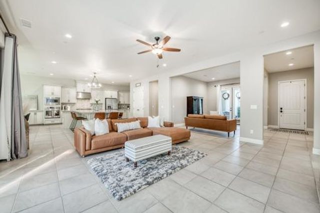 598 Crescent Lane, Madera, CA 93636