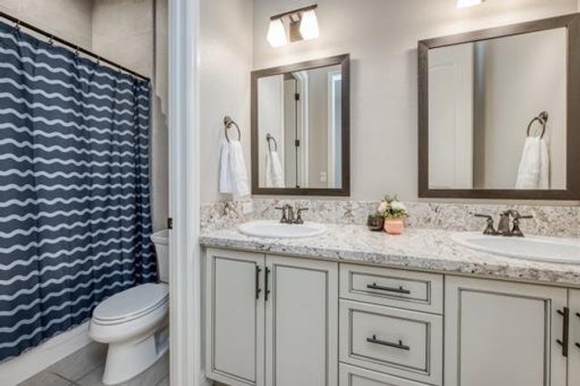 598 Crescent Lane, Madera, CA 93636