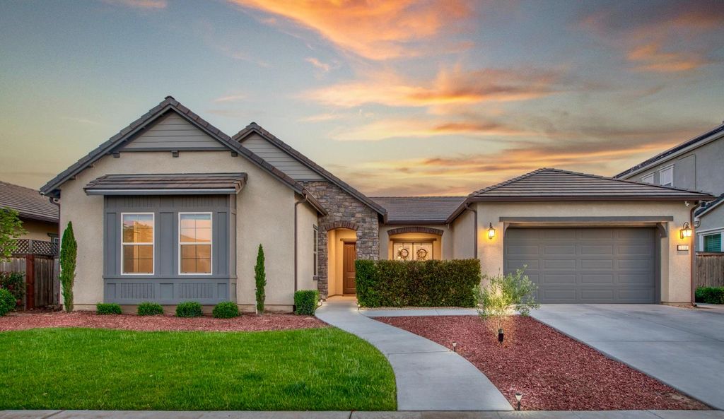 598 Crescent Lane, Madera, CA 93636