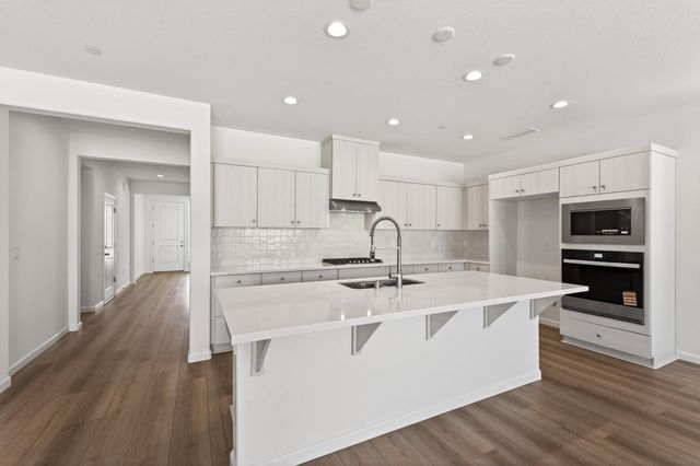 1193 Magnolia Court W, Madera, CA 93636