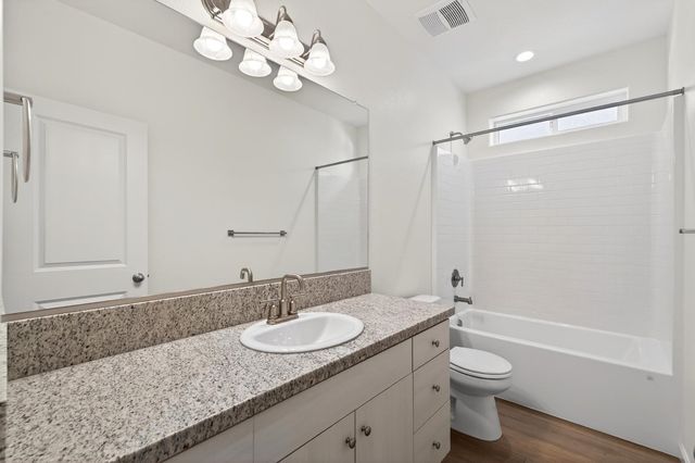 1193 Magnolia Court W, Madera, CA 93636