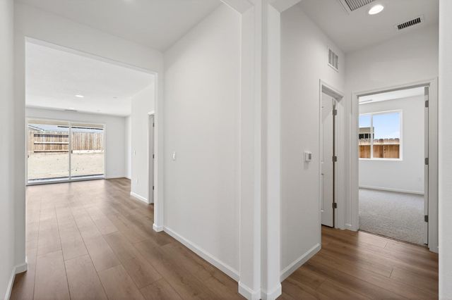 1193 Magnolia Court W, Madera, CA 93636