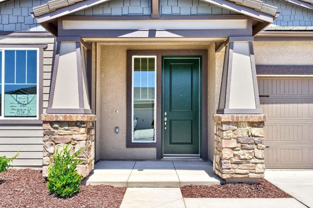 1193 Magnolia Court W, Madera, CA 93636