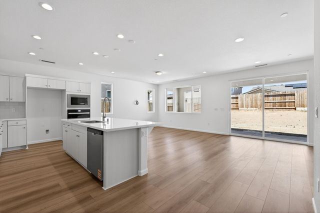 1193 Magnolia Court W, Madera, CA 93636