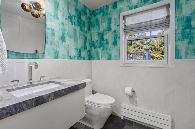 15 Wedgwood Rd, Wellesley, MA 02481