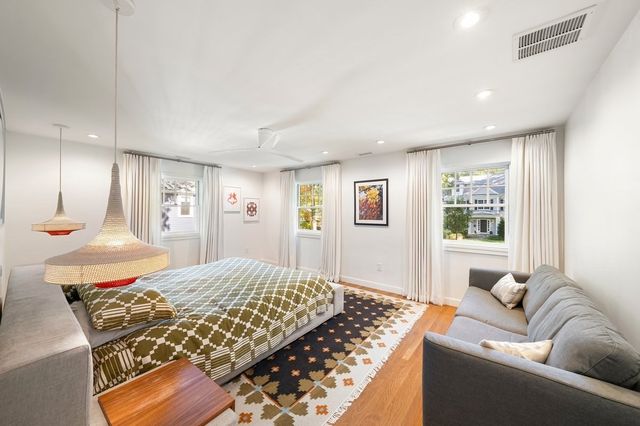 15 Wedgwood Rd, Wellesley, MA 02481