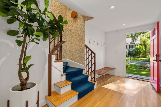 15 Wedgwood Rd, Wellesley, MA 02481